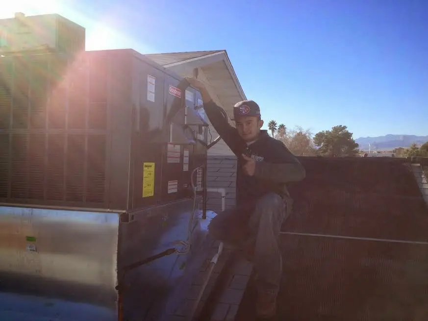 HVAC technician performing Heat Pump Repair on a rooftop unit in Union Hill-Novelty Hill